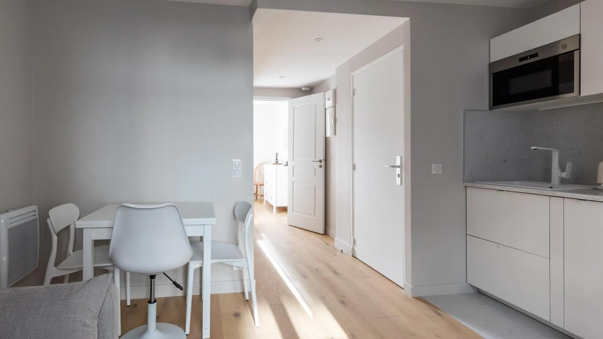 Take It Easy In This Stylish Architect Flat Paris 0*,